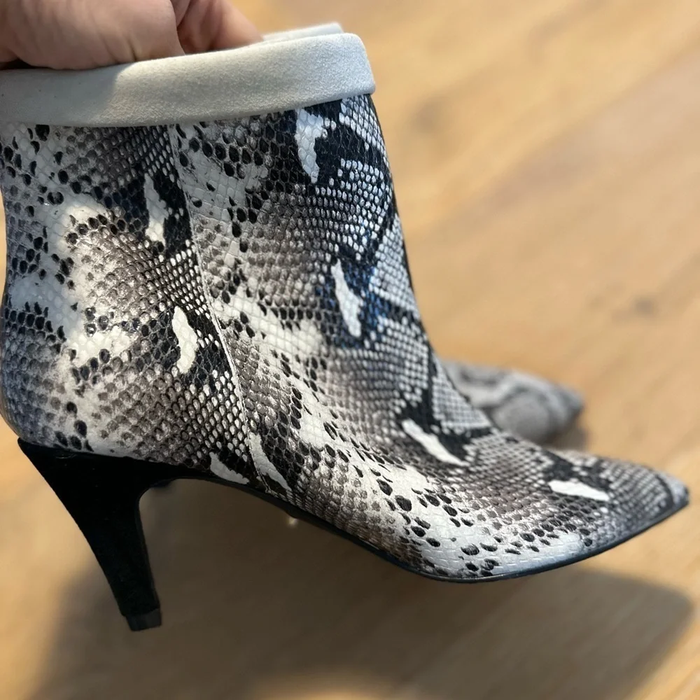 Women’s 42 Gold Olvy Snakeskin Suede Leather Point Toe Kitten Heel Bootie